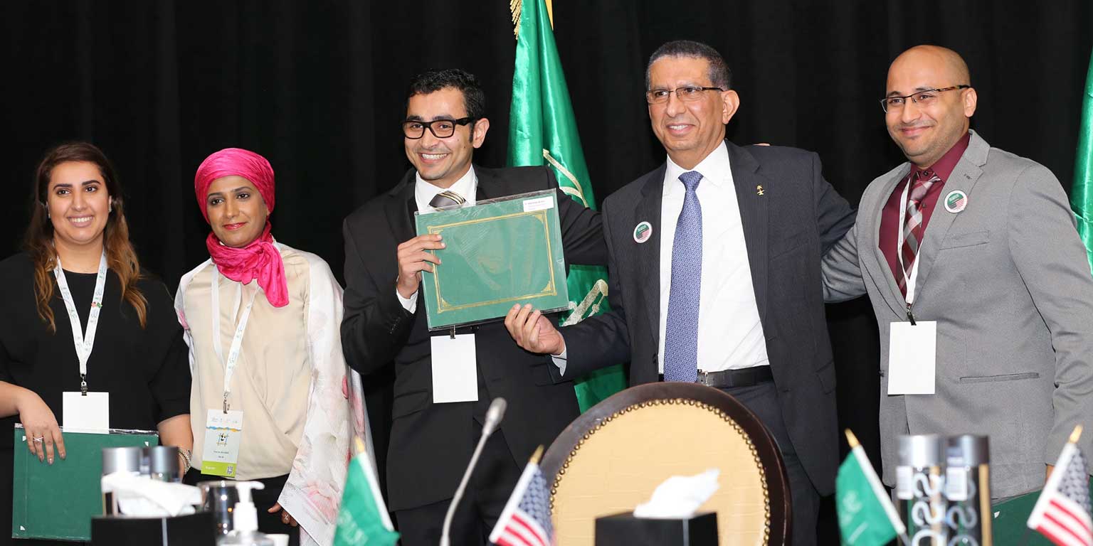 Abdullah Alzeer accepts the Saudi Arabian Cultural Mission to the USA's top organization award for the IUPUI Saudi Students Club.