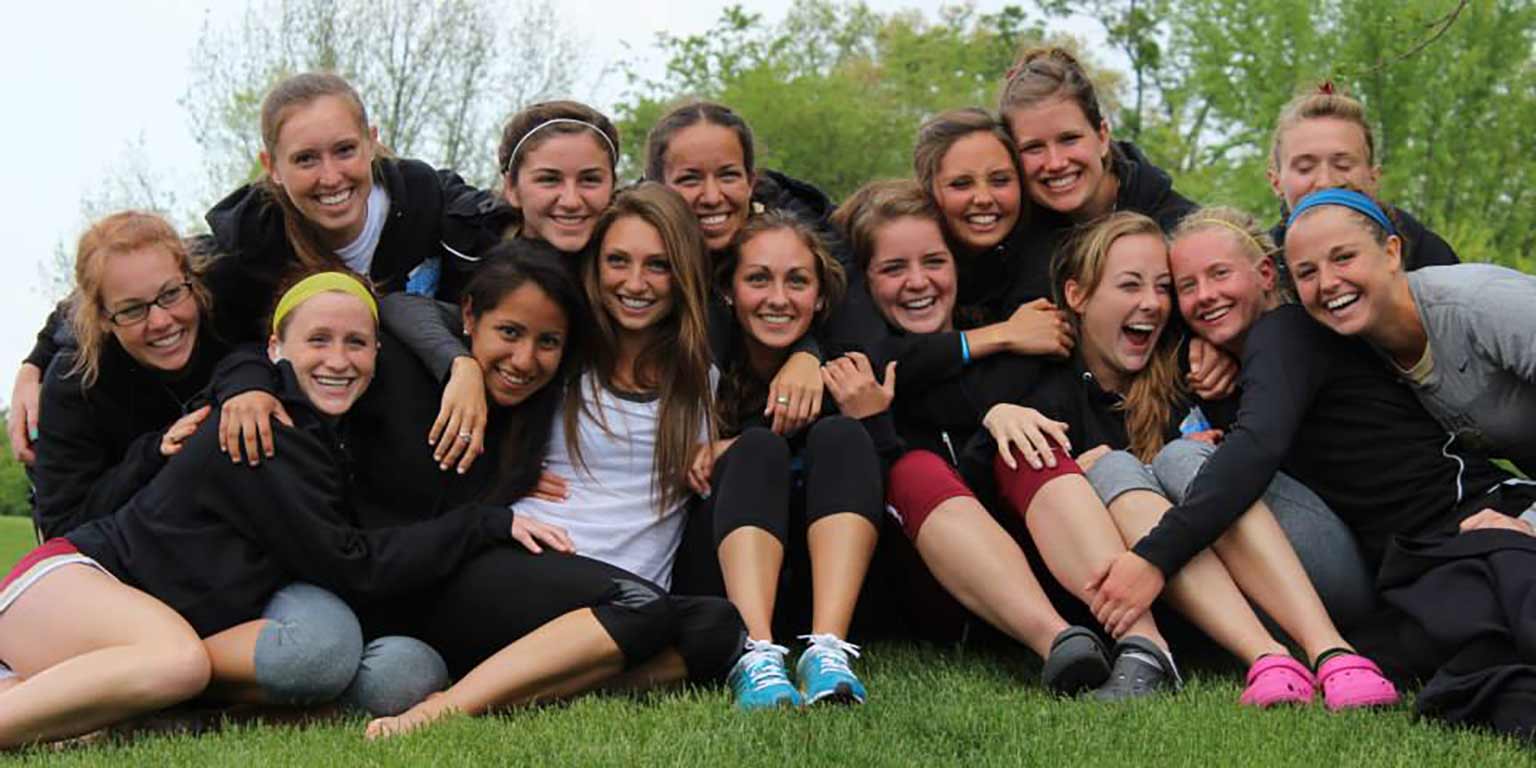 Mariana Lopez-Owens and the IUPUI Women's Cross Country team in 2013.